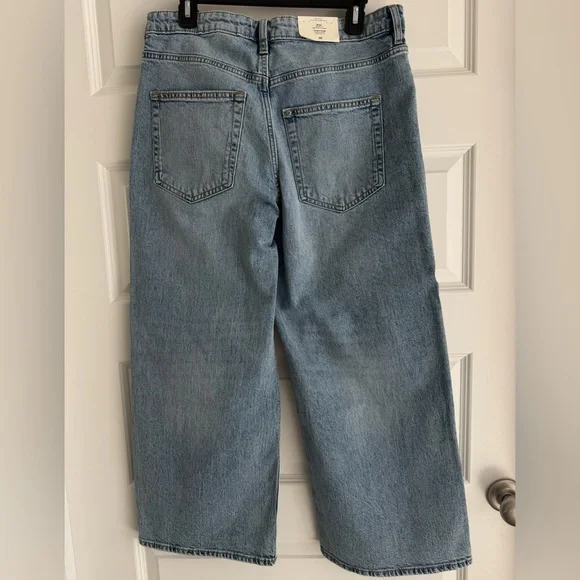 NWT H&M Light washed high waisted Wide leg cropped jeans size 12 - Picture 9 of 10